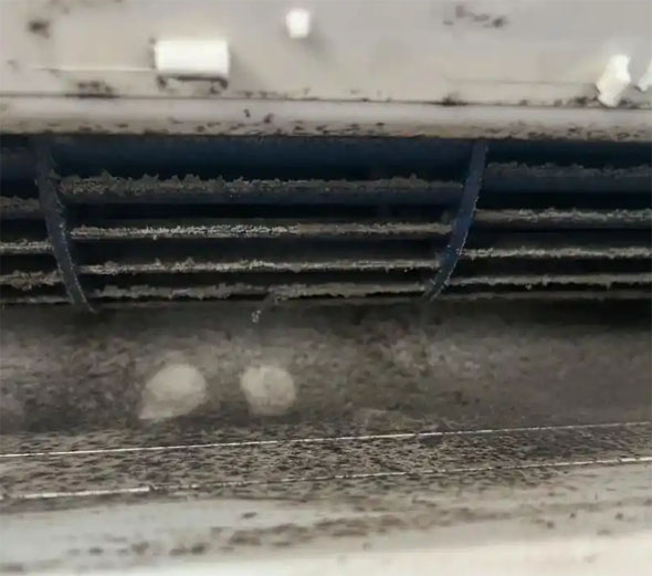 永定空调吹的风有股烧焦味是怎么回事